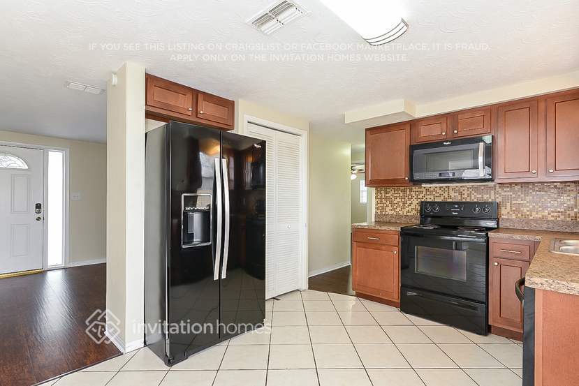 Building Photo - 4018 Cluster Dr