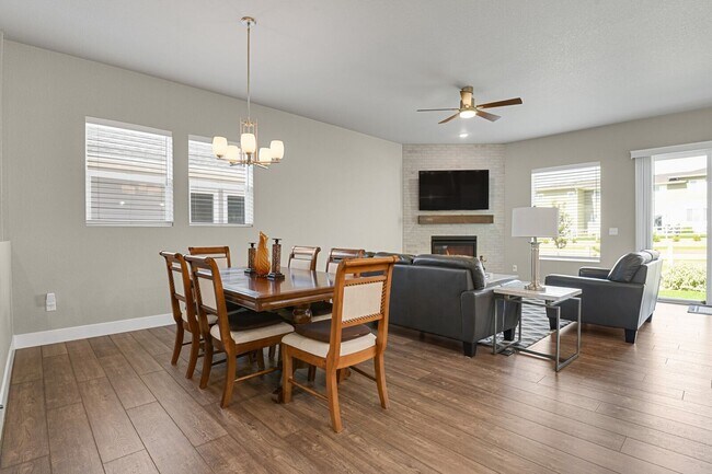 Building Photo - Single Family w/ Elegance