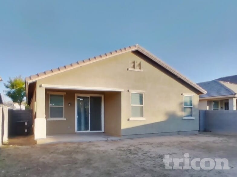 Building Photo - 15831 W Port Royale Ln