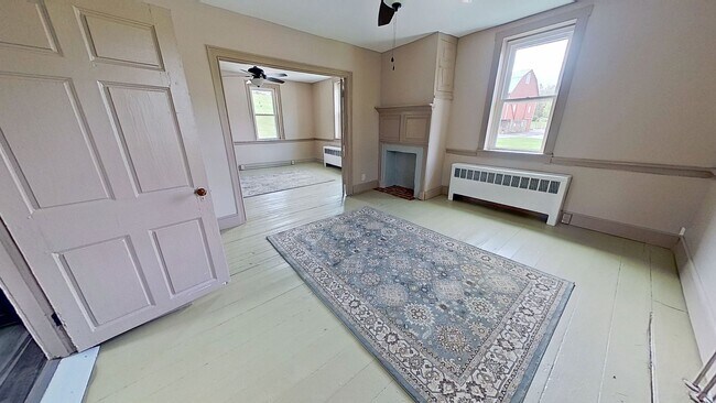 Building Photo - Single Family Farm House