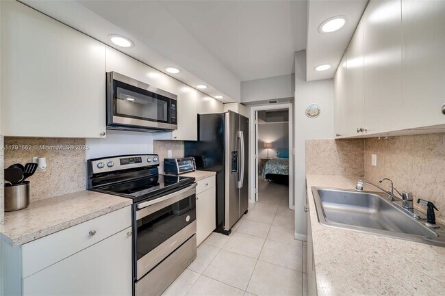 Building Photo - 7400 Radice Ct
