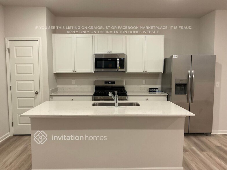 Building Photo - 5088 Mifford Dr