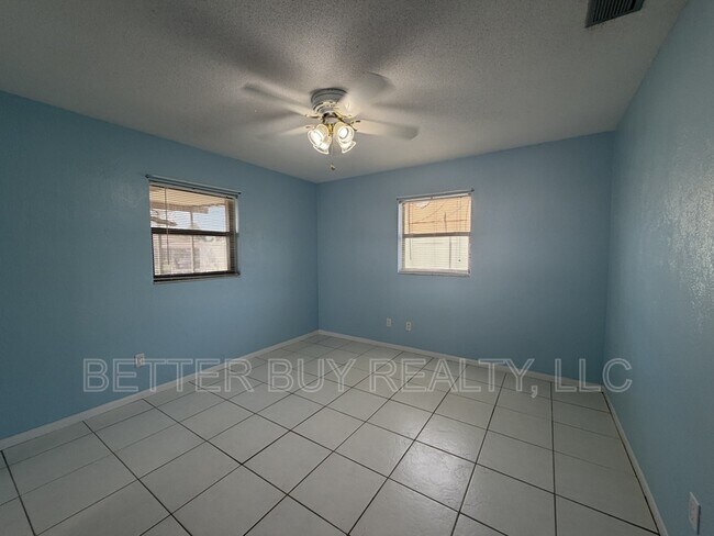 Building Photo - 337 N 10th St