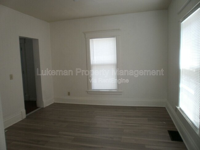 Building Photo - 511 Clinton Ave