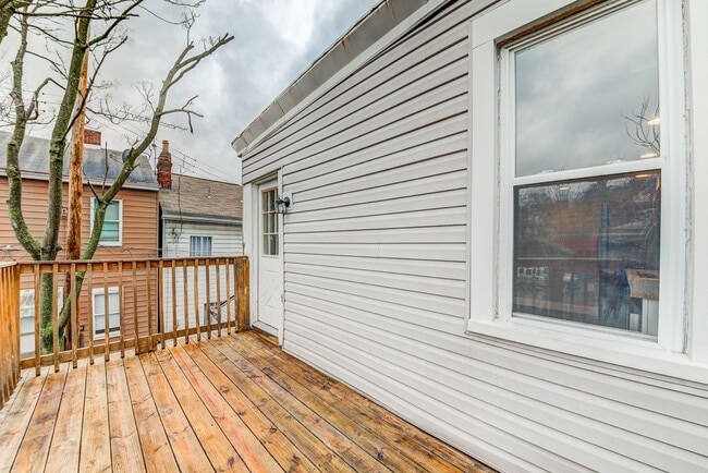 Building Photo - 744 Proctor Wy