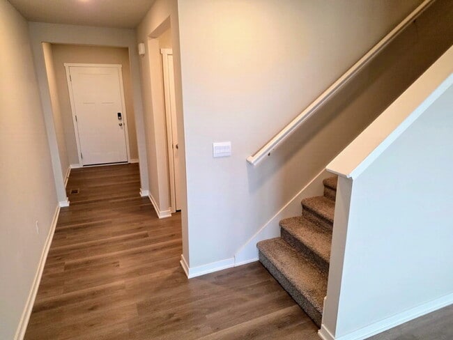 Building Photo - 655 NW Williamsburg Ln