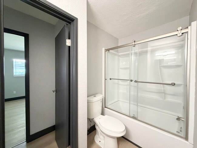 Building Photo - AVAILABLE NOW!! GORGEOUS 1 Bedroom 1 Bathroom - First Floor Condo in Palm Springs!!