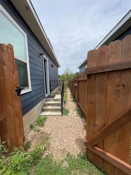 Building Photo - 7408 Tonka Ln
