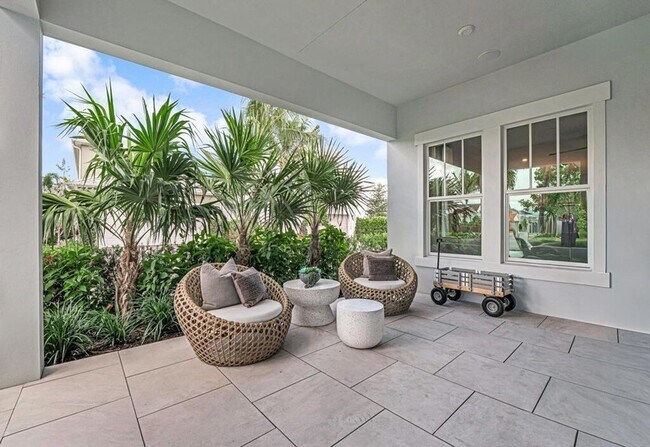 Building Photo - 923 SW Pr Ave