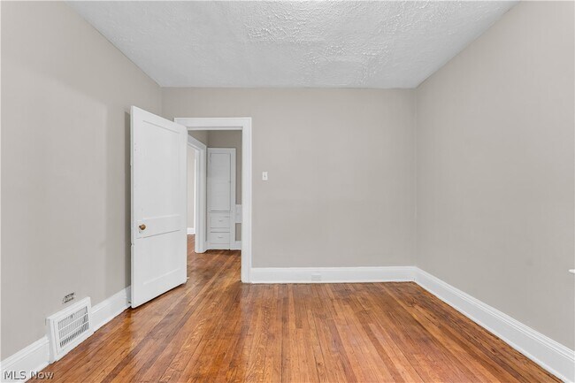 Building Photo - 3519 W 100th St