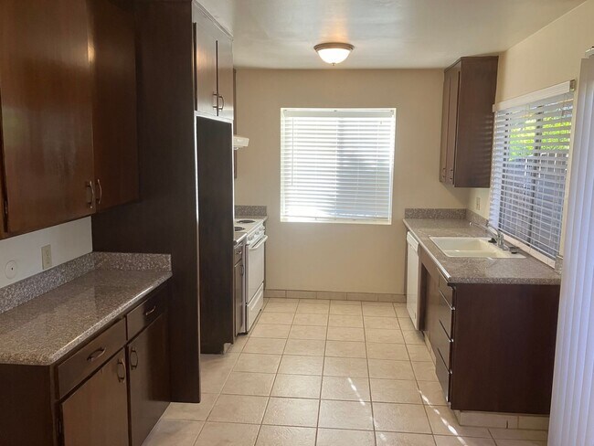 Building Photo - thornton2809 - 5.4/0/0 - R