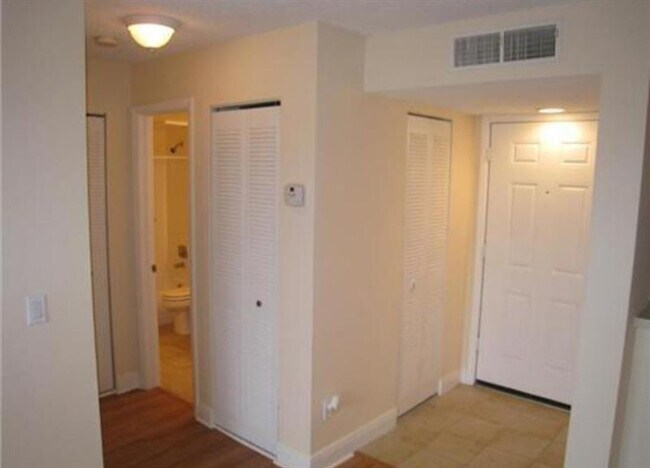 Building Photo - 1241 SW 46th Ave