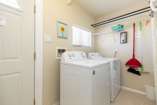 Building Photo - Short Term Furnished Rental!