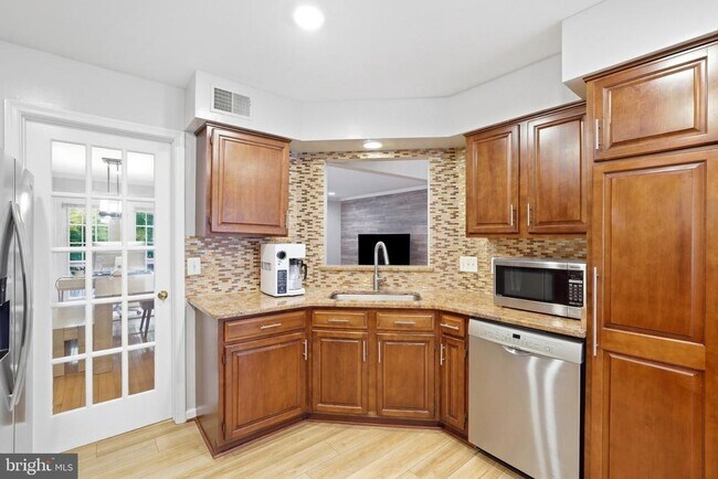 Building Photo - 3968 Clares Ct