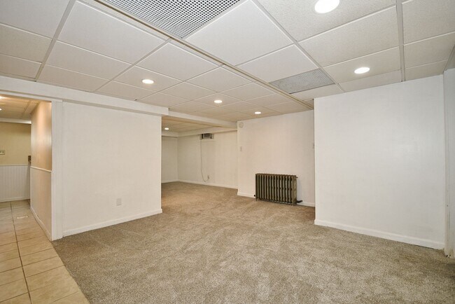 Building Photo - Triplex