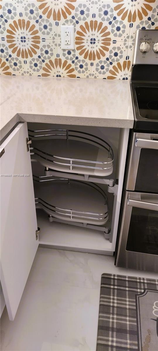 Building Photo - 2230 NE 56th Pl