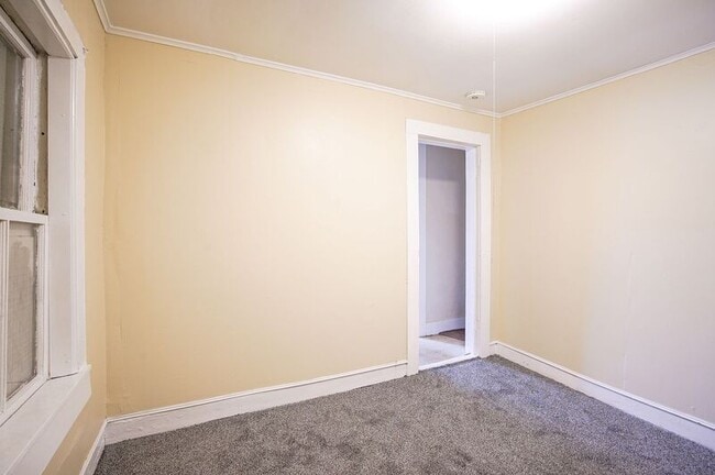 Building Photo - 32 Joy St