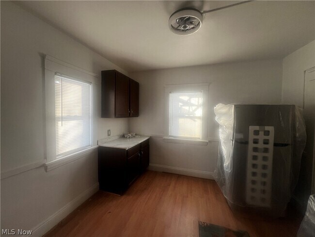 Building Photo - 14208 Kingsford Ave