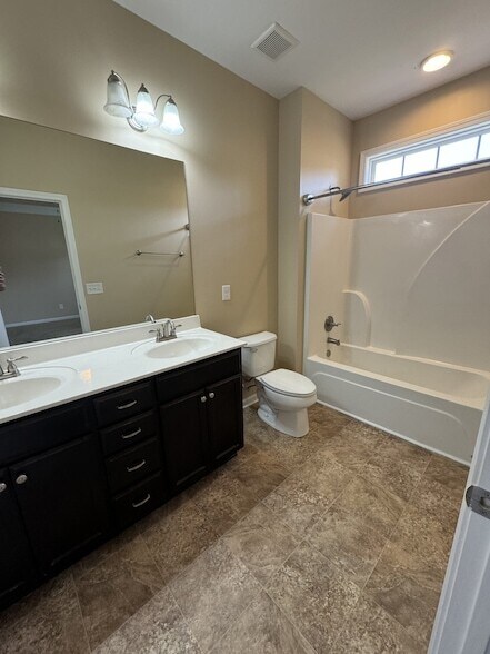Building Photo - 3344 Cornerstone Dr