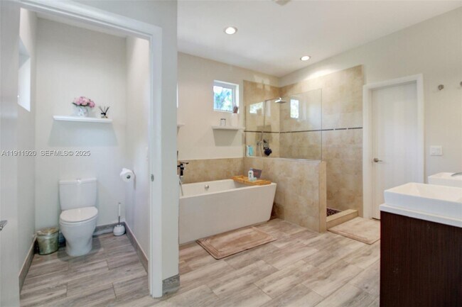 Building Photo - 6900 SW 104th St