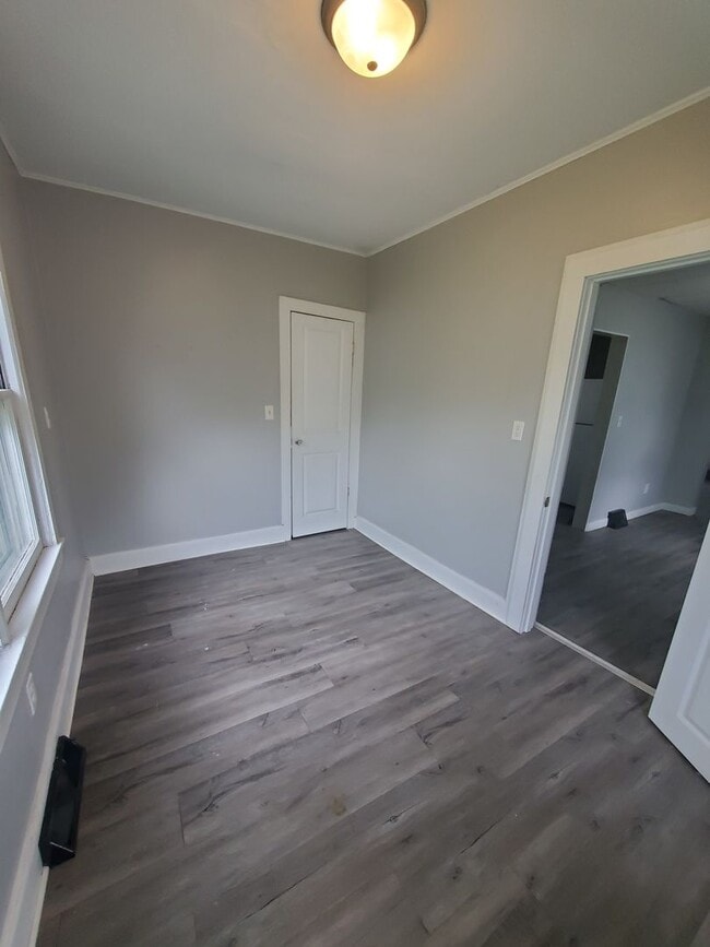 Building Photo - 2 bedroom / 1 bath 1.5 story home in Rock ...