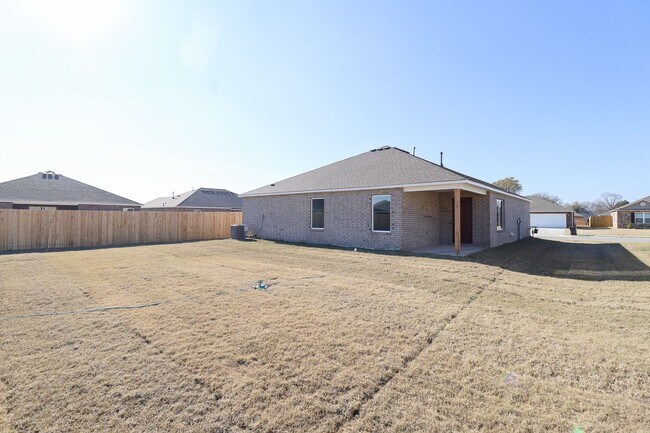 Building Photo - New Build 3 Bedroom Home Available For Immediate Move In!! Robninson Ranch