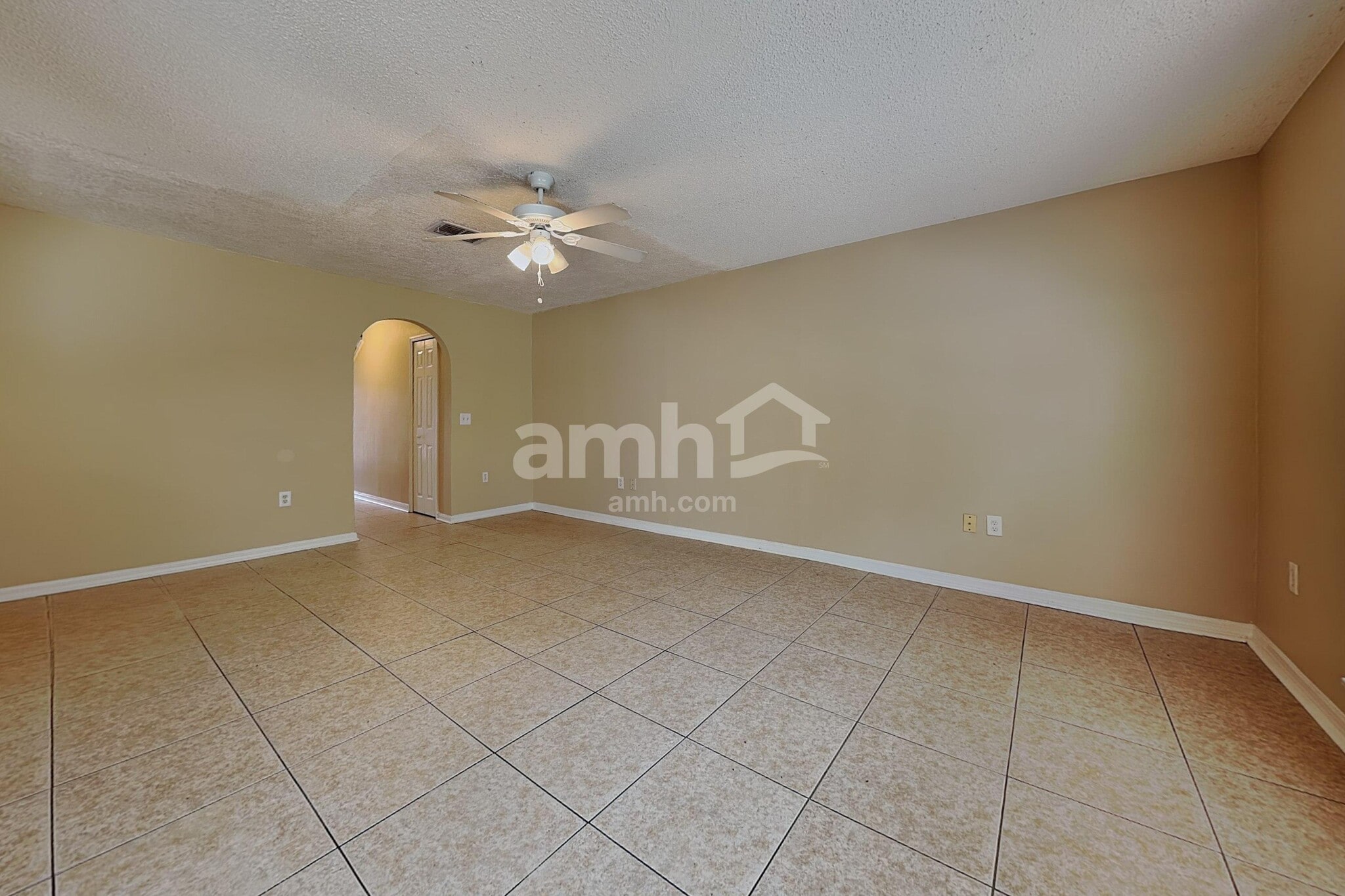 Building Photo - 30500 Birdhouse Dr