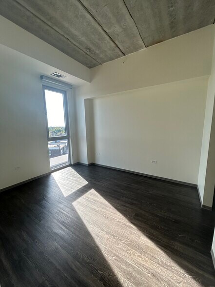 Building Photo - 1877 N Milwaukee Ave