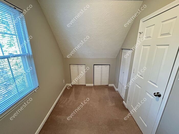 Building Photo - 2771 Skyland Dr NE