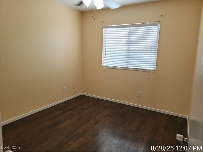 Building Photo - 818 Ribbon Grass Ave