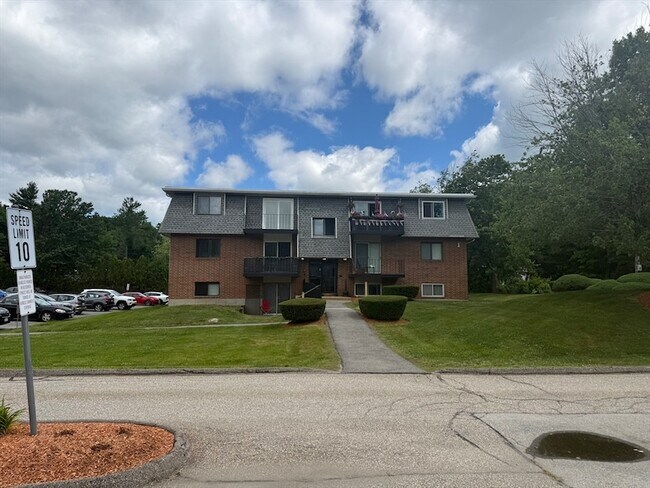 Building Photo - 176 Maple Ave
