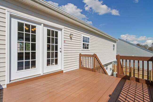 Building Photo - Renovated Split-Level Home in Hope Valley Farms