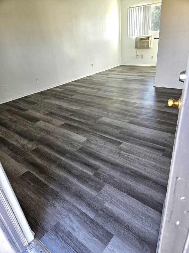 Building Photo - North Hills, cute 1bd/1ba, move-in ready!