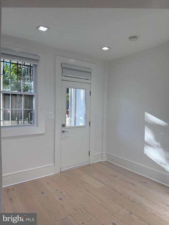 Building Photo - 1664 Avon Pl NW