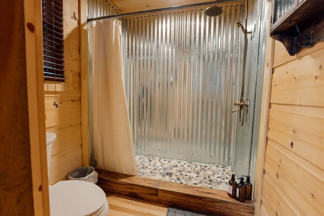 Building Photo - 521 Baywood Dr