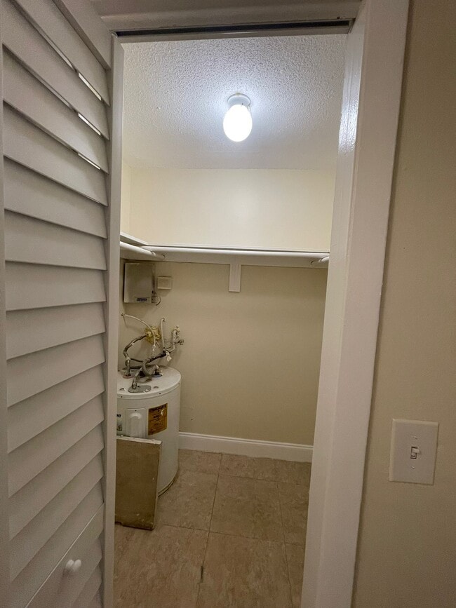 Building Photo - 15225 NE 6th Ave