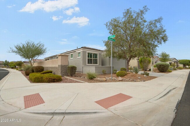 Building Photo - 17863 W Hiddenview Dr