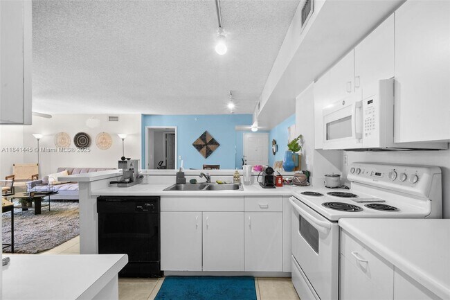 Building Photo - 2600 S University Dr