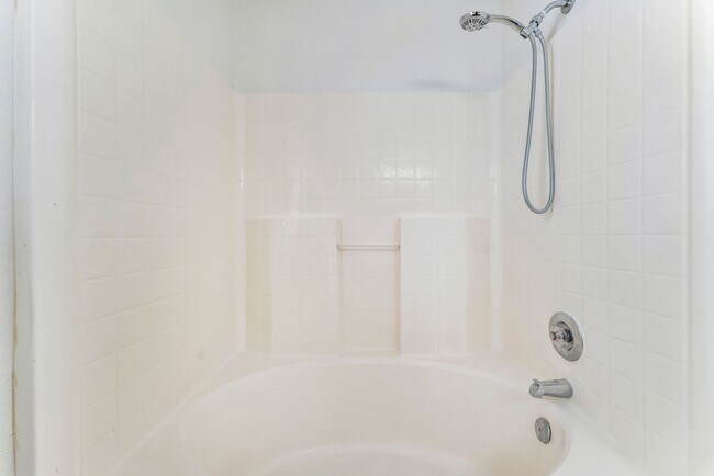 Building Photo - Charming Single-Story Living with Spacious Comfort!