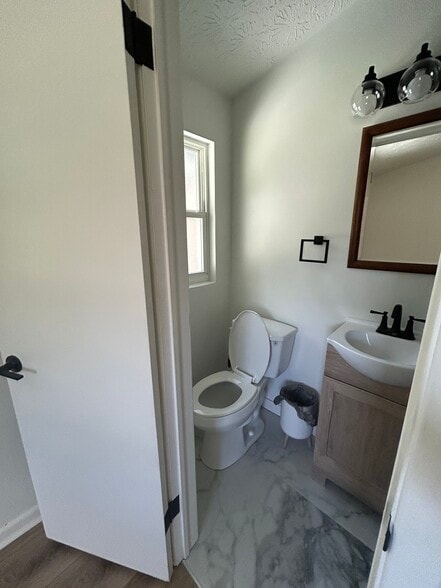 Building Photo - 2856 Tulip Cir E