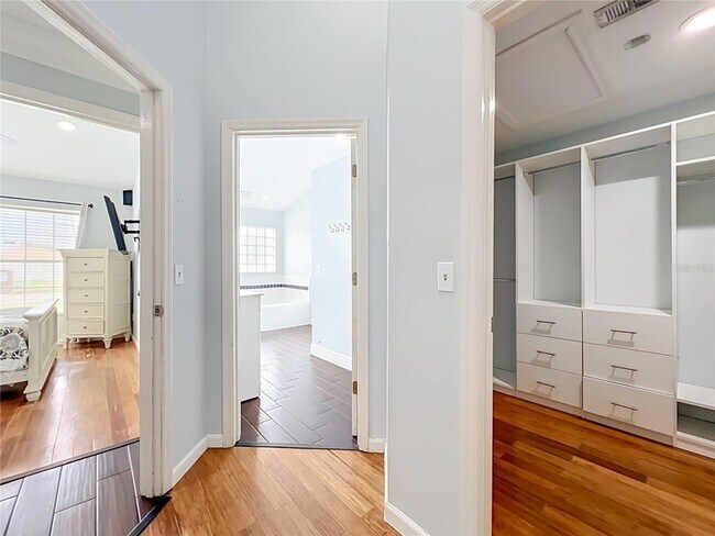 Building Photo - 3020 Hartland Ct