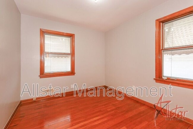 Building Photo - 9113 Outlook Dr