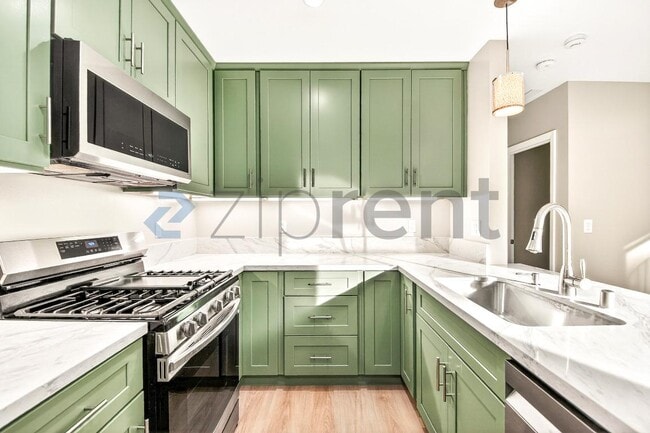 Building Photo - 363 E 63rd St