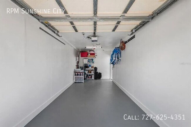 Building Photo - 14024 N Bayshore Dr