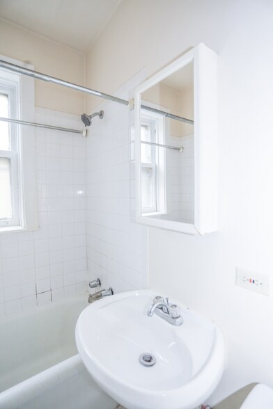 Building Photo - 4909 N Glenwood Ave