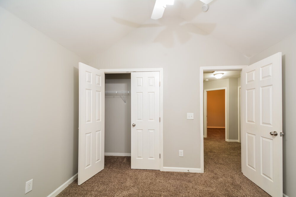 Building Photo - 923 Red Oak Tree Dr