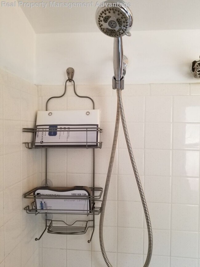 Building Photo - Meticulously Maintained 2 Bedrooms and 1.5...