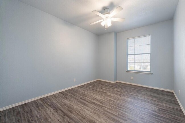 Building Photo - 102 Presidio Dr