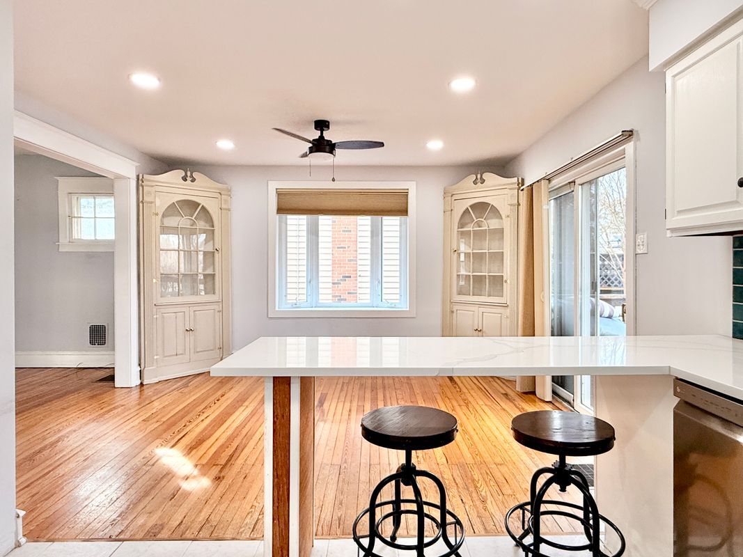 Building Photo - 7041 Harvey Ave