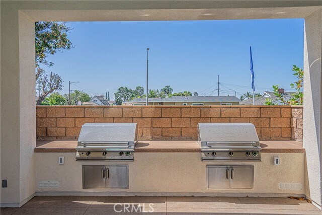 Building Photo - 2317 W Broadway